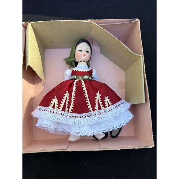 Madame Alexander Bulgaria 8”in Doll #557 International Collection Orig Box Tag - Picture 1 of 10